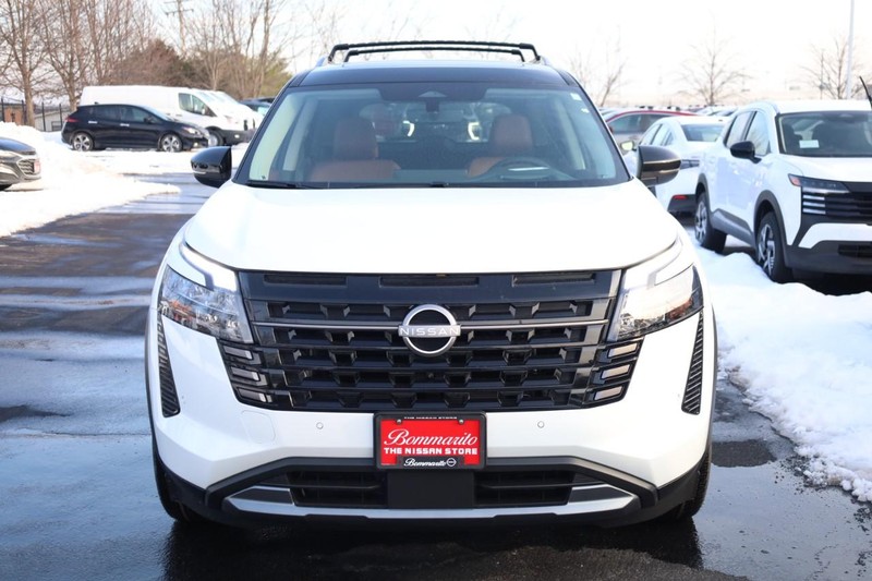 Nissan Pathfinder Vehicle Image 04