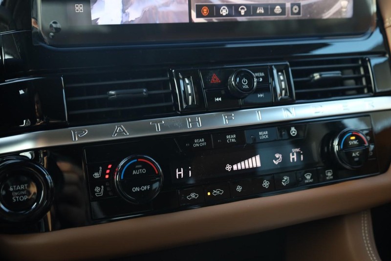 Nissan Pathfinder Vehicle Image 12