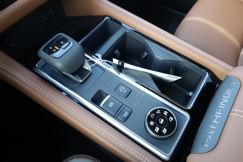 Nissan Pathfinder Vehicle Image 14