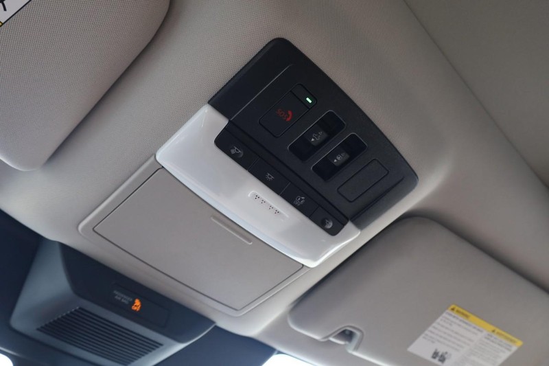 Nissan Pathfinder Vehicle Image 15