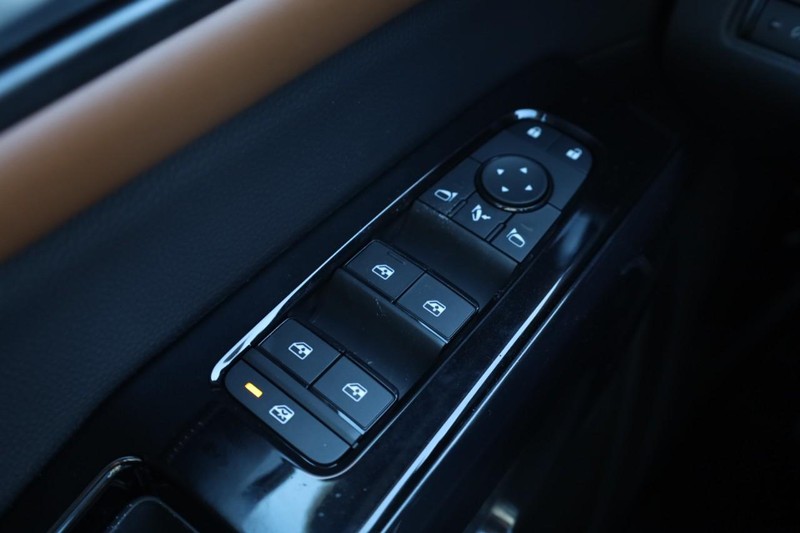 Nissan Pathfinder Vehicle Image 16