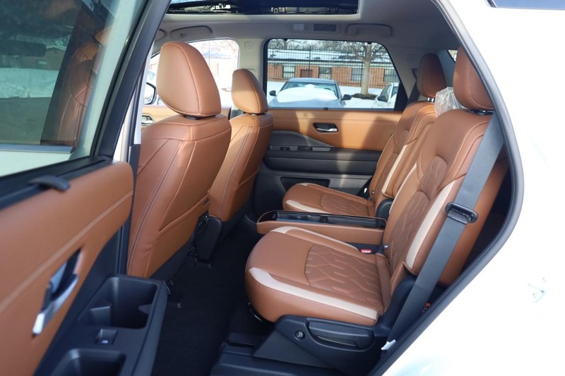 Nissan Pathfinder Vehicle Image 23