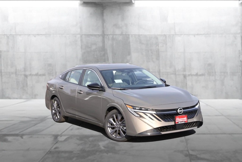 Nissan Sentra Vehicle Image 02