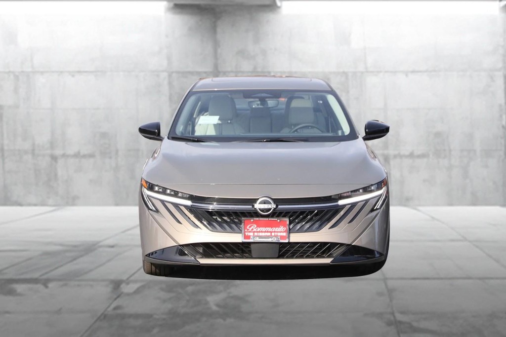 Nissan Sentra Vehicle Image 04