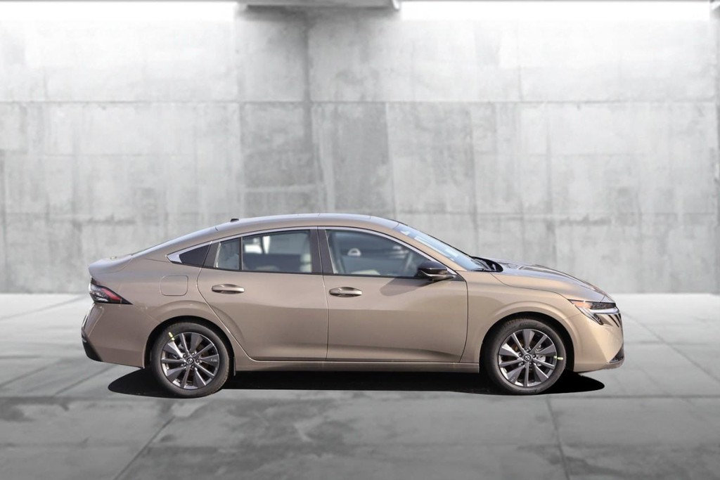 Nissan Sentra Vehicle Image 05