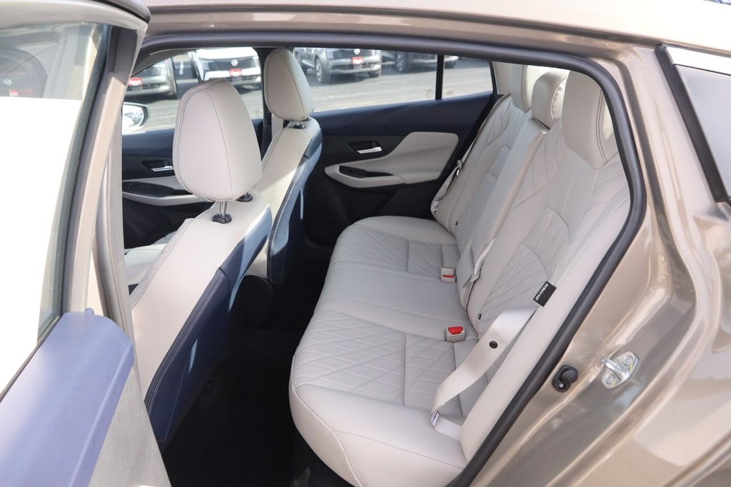 Nissan Sentra Vehicle Image 10