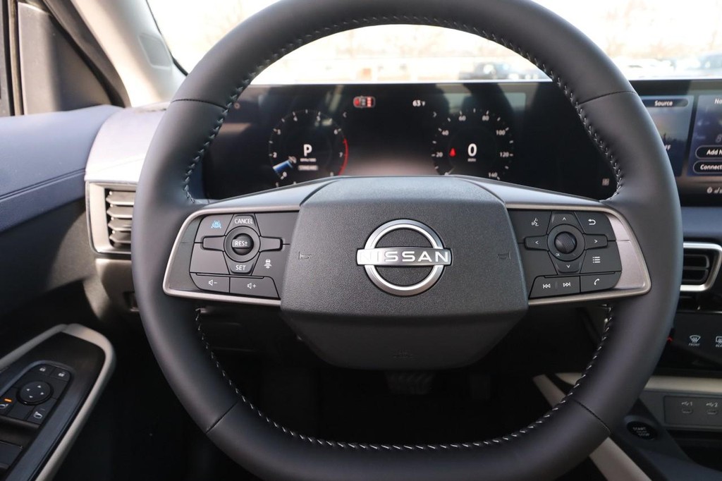 Nissan Sentra Vehicle Image 11