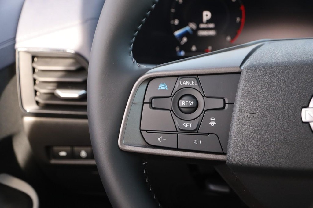 Nissan Sentra Vehicle Image 12