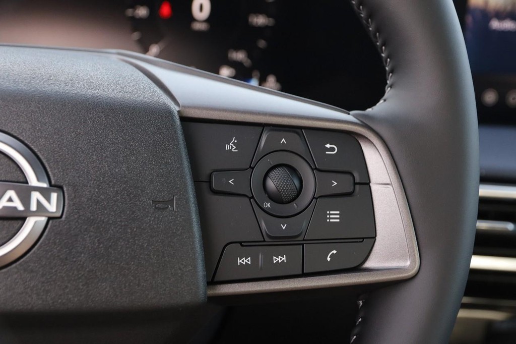 Nissan Sentra Vehicle Image 13