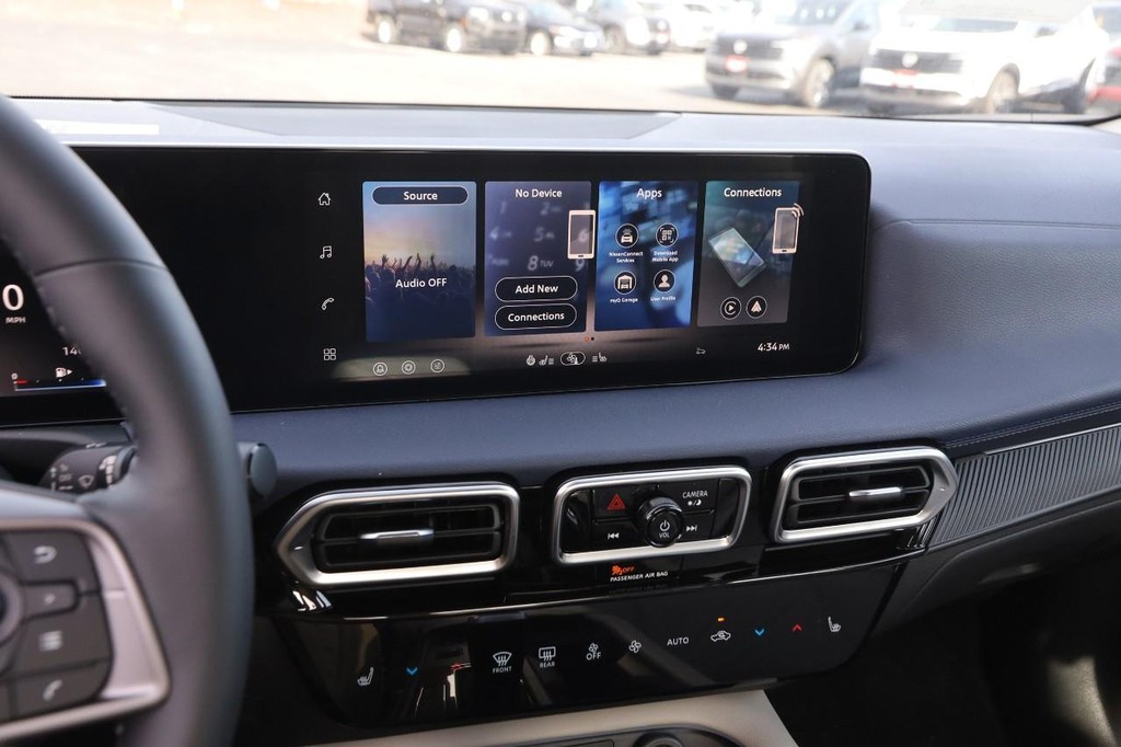 Nissan Sentra Vehicle Image 16