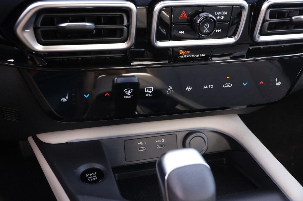 Nissan Sentra Vehicle Image 19