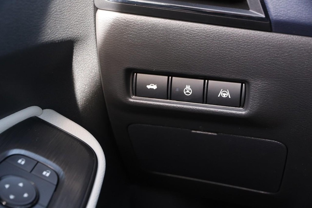 Nissan Sentra Vehicle Image 21