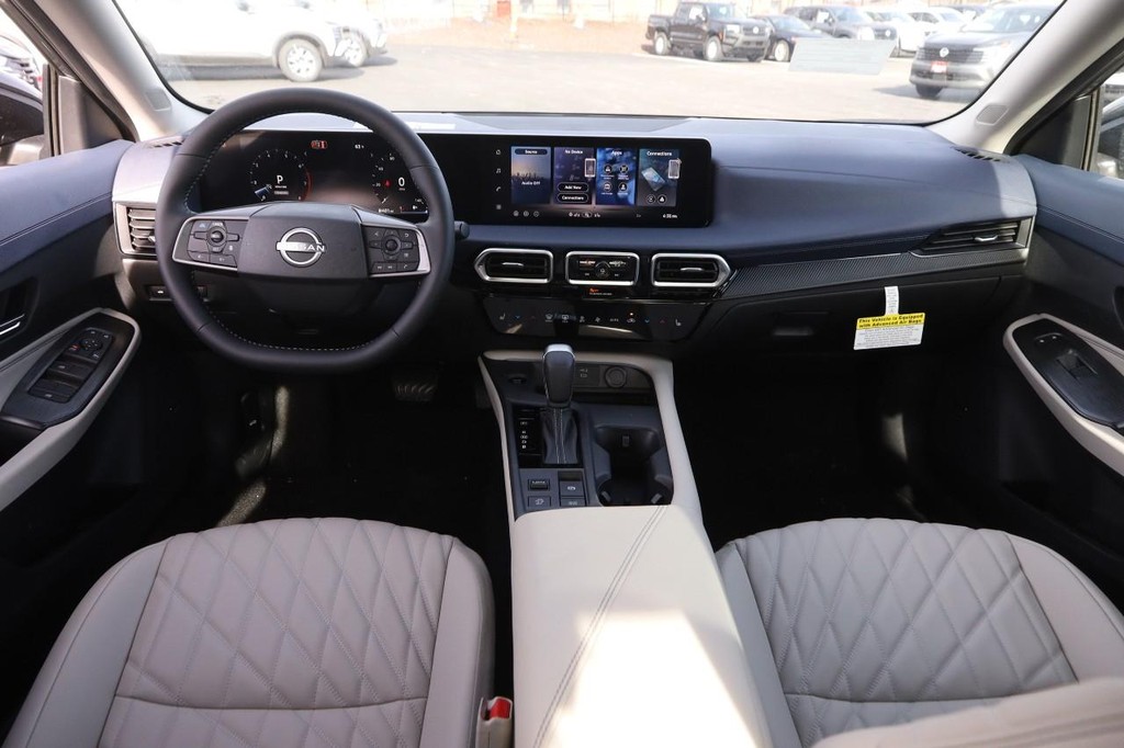 Nissan Sentra Vehicle Image 22