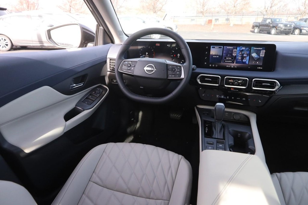 Nissan Sentra Vehicle Image 23