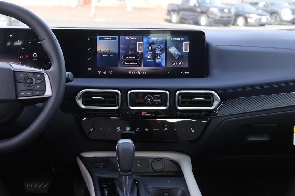 Nissan Sentra Vehicle Image 25