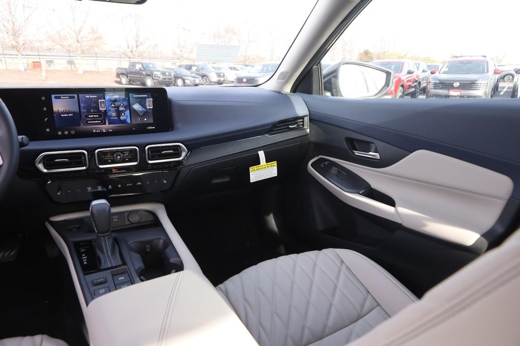 Nissan Sentra Vehicle Image 26