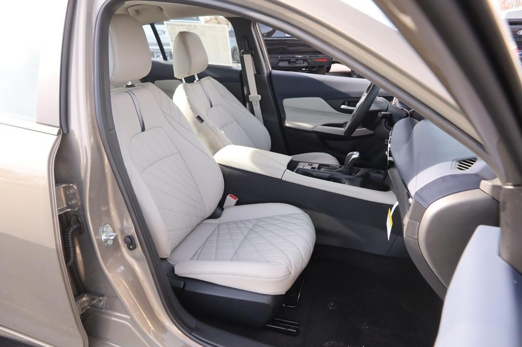 Nissan Sentra Vehicle Image 27