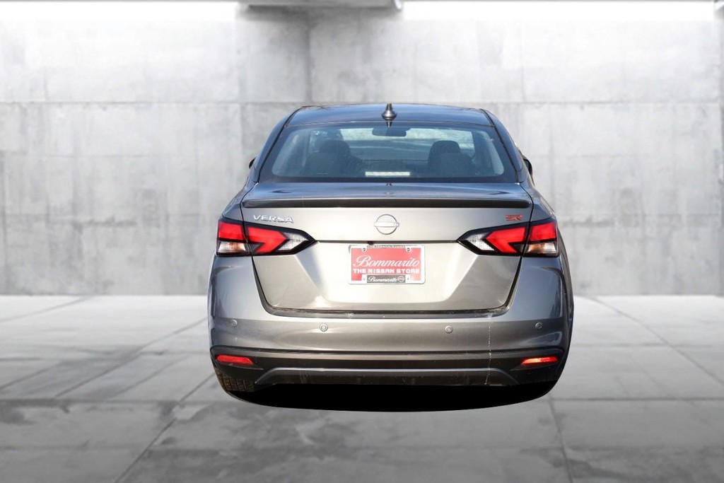 Nissan Versa Vehicle Image 06