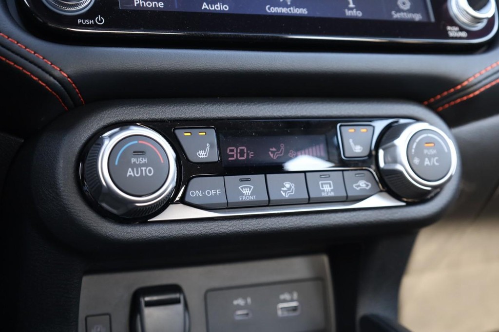 Nissan Versa Vehicle Image 12