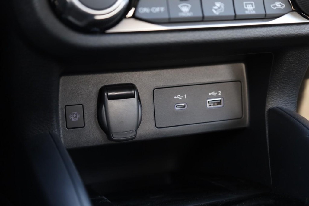 Nissan Versa Vehicle Image 13