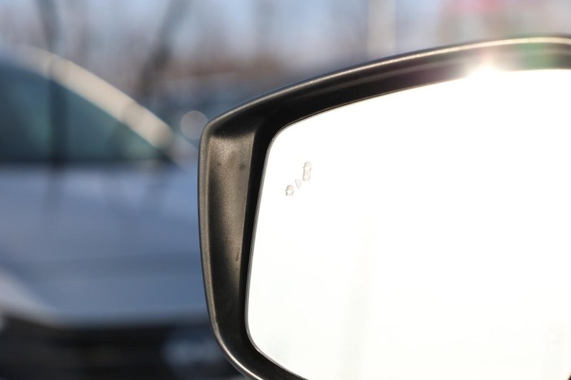 Nissan Versa Vehicle Image 17