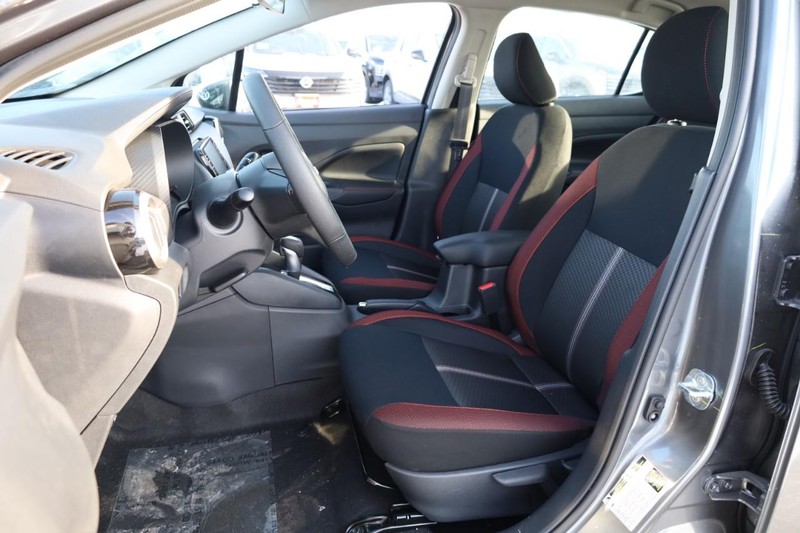 Nissan Versa Vehicle Image 18