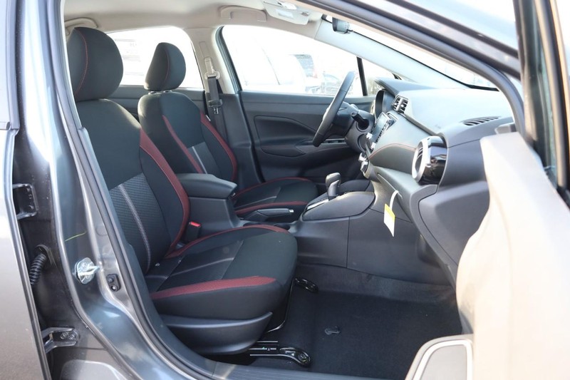 Nissan Versa Vehicle Image 19