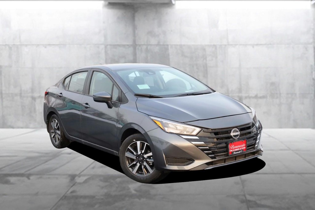 Nissan Versa Vehicle Image 02