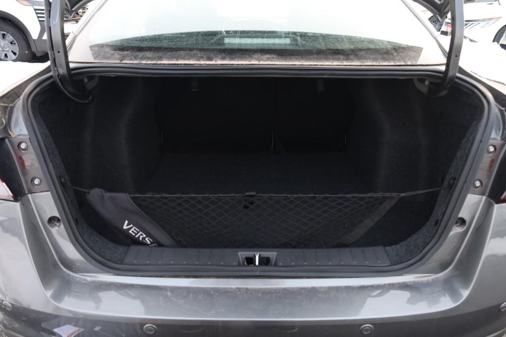 Nissan Versa Vehicle Image 07