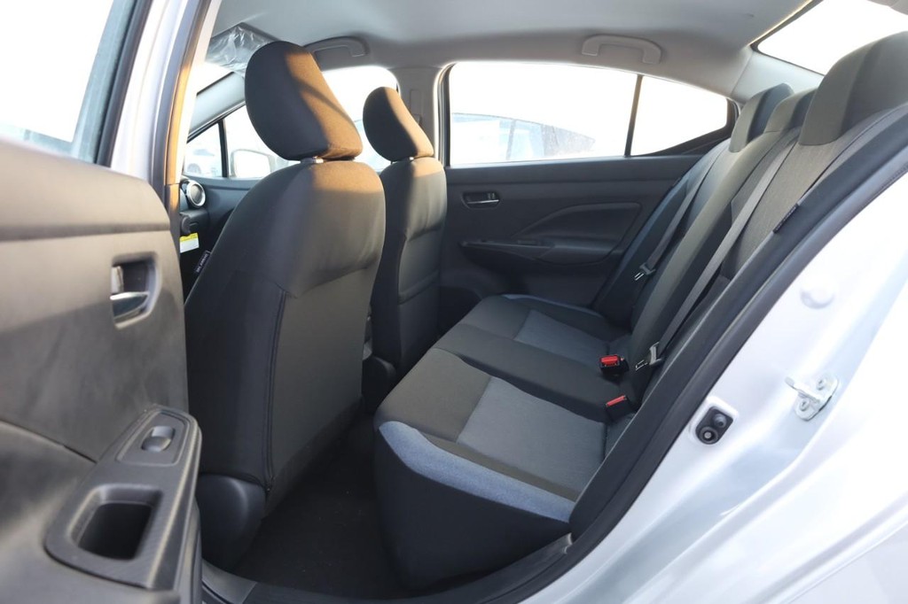 Nissan Versa Vehicle Image 19
