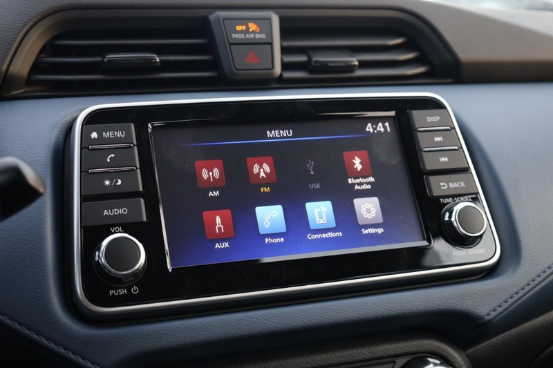 Nissan Versa Vehicle Image 10