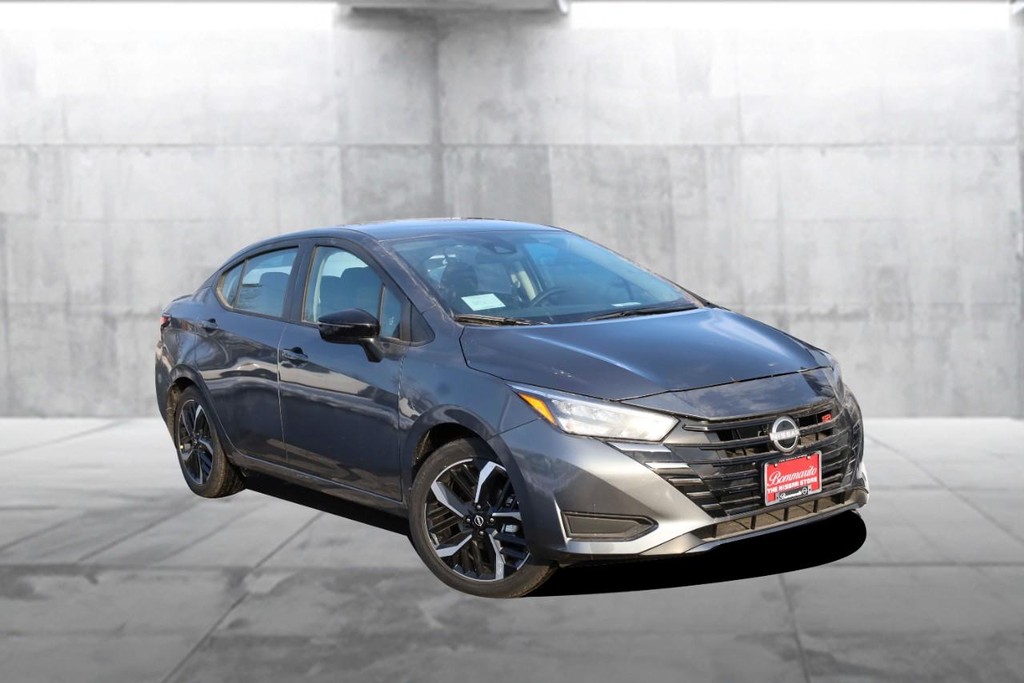 Nissan Versa Vehicle Image 02