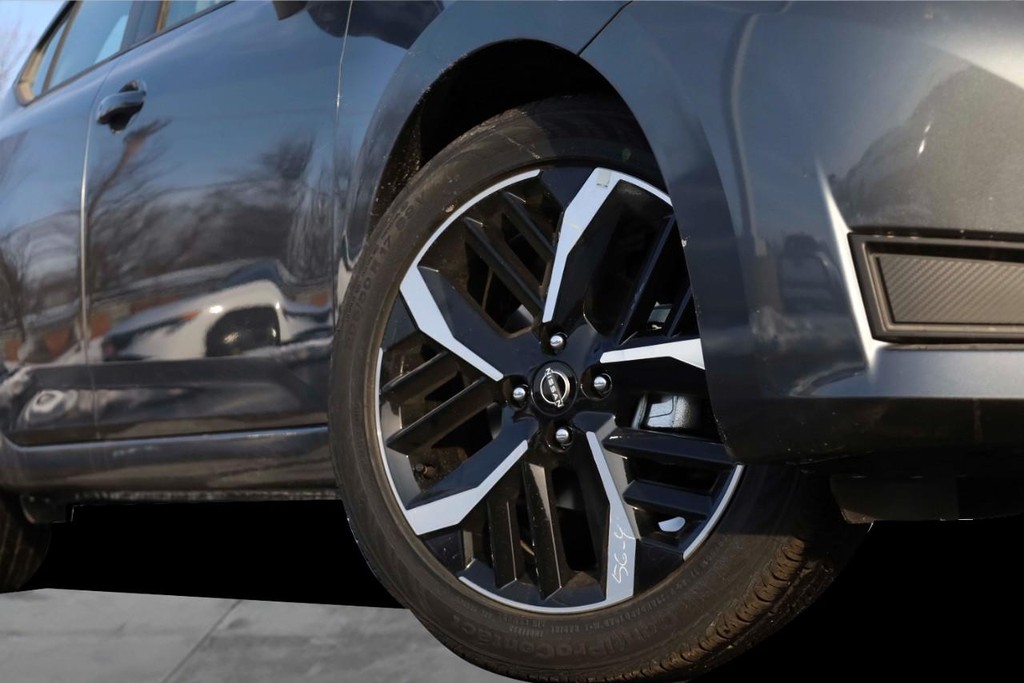 Nissan Versa Vehicle Image 03