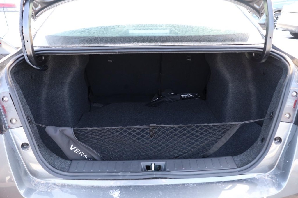 Nissan Versa Vehicle Image 07