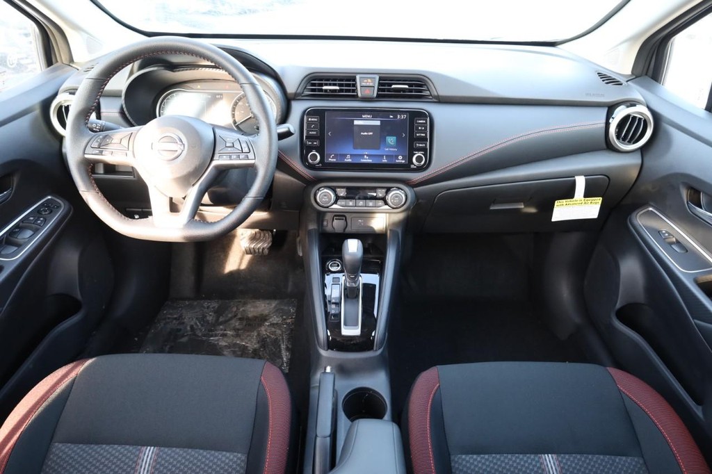 Nissan Versa Vehicle Image 22