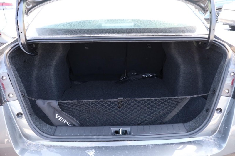 Nissan Versa Vehicle Image 07