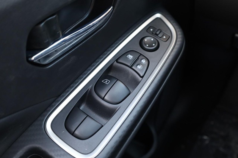 Nissan Versa Vehicle Image 16