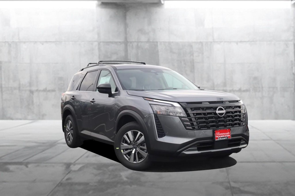 Nissan Pathfinder Vehicle Image 02