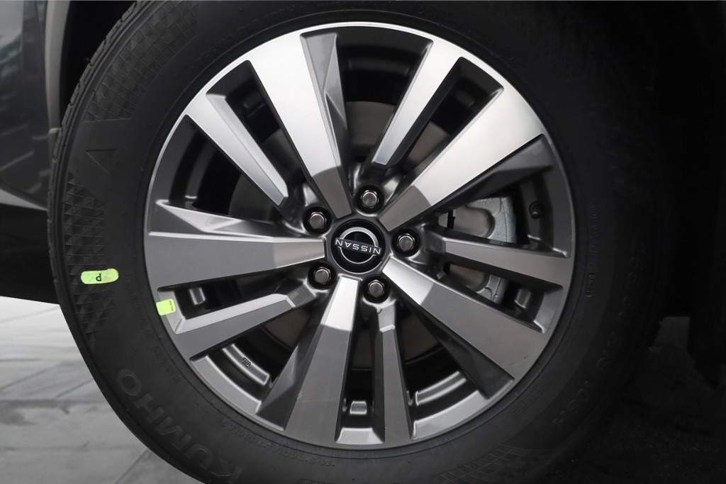 Nissan Pathfinder Vehicle Image 03