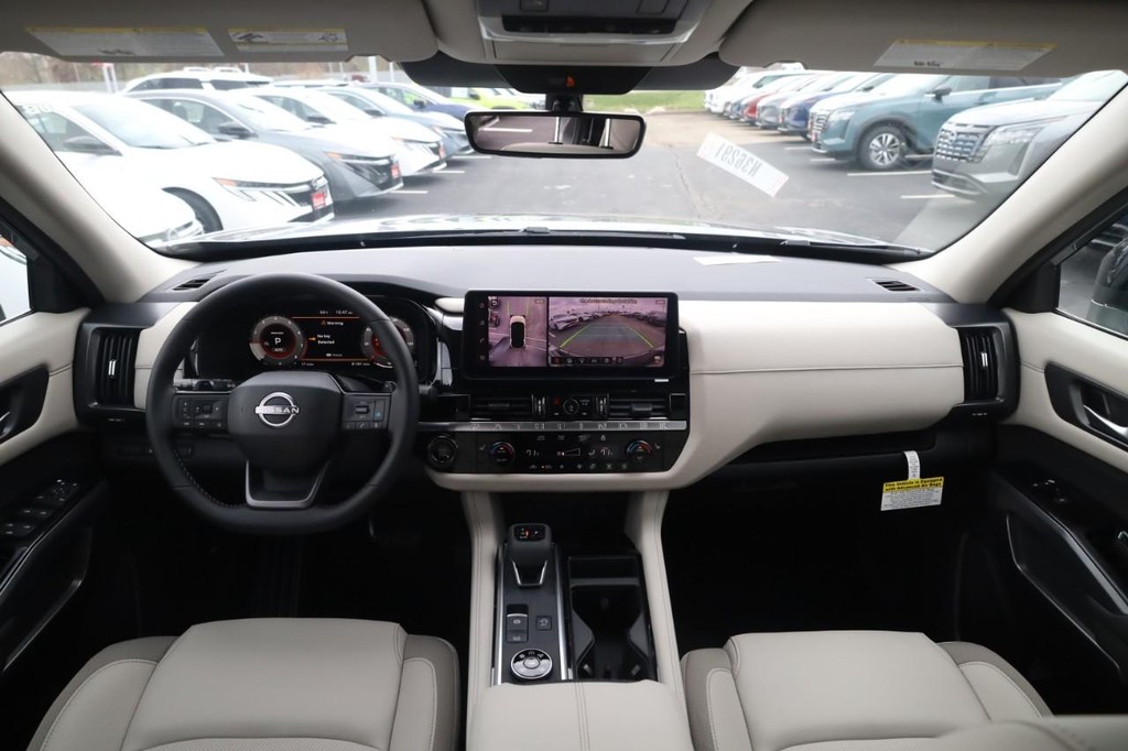 Nissan Pathfinder Vehicle Image 07