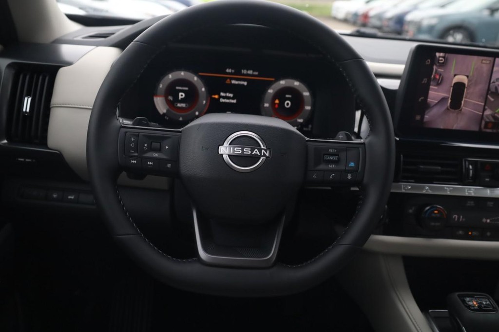 Nissan Pathfinder Vehicle Image 08