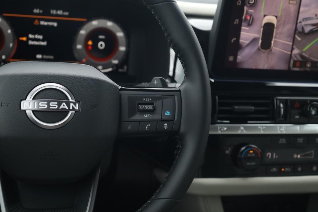 Nissan Pathfinder Vehicle Image 09