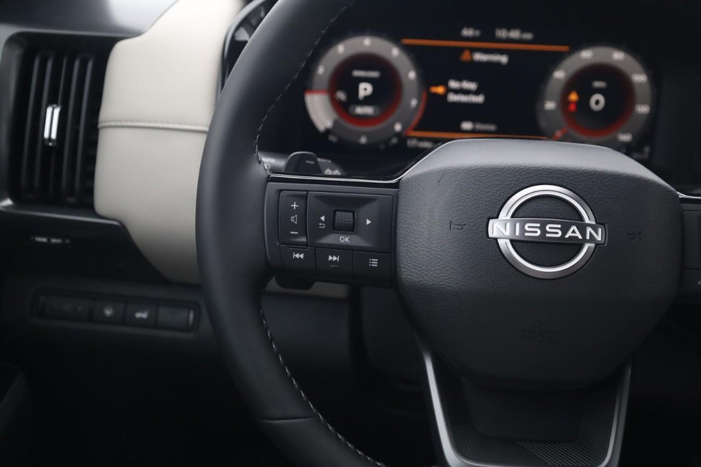 Nissan Pathfinder Vehicle Image 10