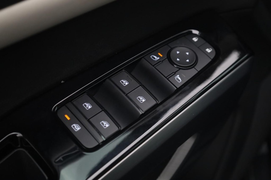 Nissan Pathfinder Vehicle Image 11