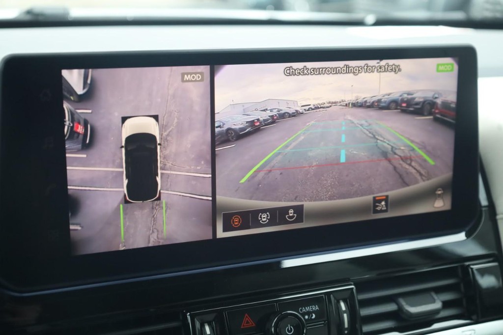 Nissan Pathfinder Vehicle Image 15