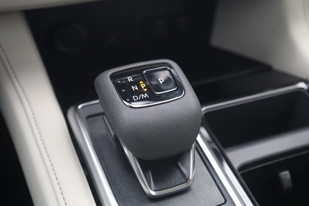 Nissan Pathfinder Vehicle Image 18