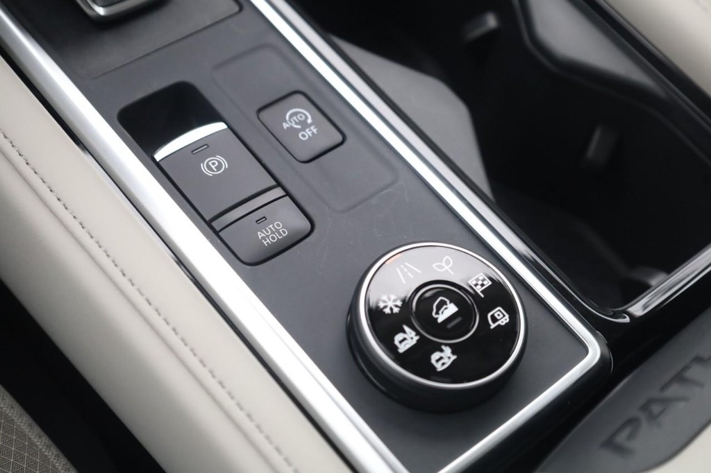 Nissan Pathfinder Vehicle Image 19