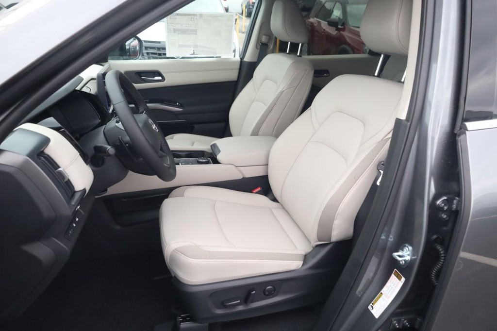 Nissan Pathfinder Vehicle Image 20