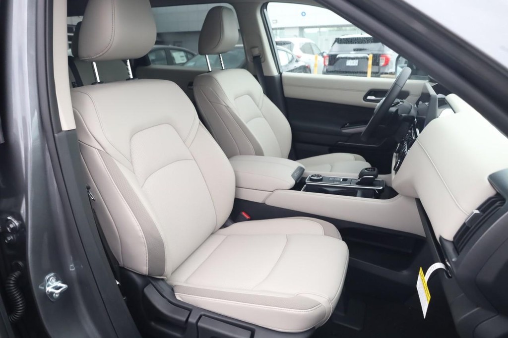 Nissan Pathfinder Vehicle Image 21