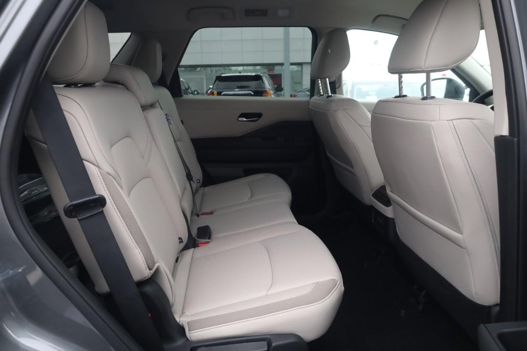 Nissan Pathfinder Vehicle Image 22
